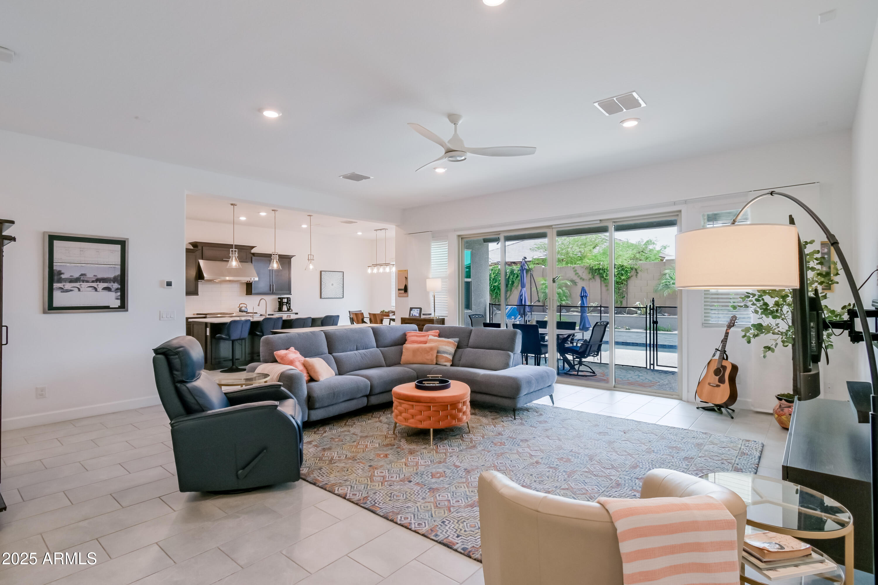 2513 E PLEASANT Lane