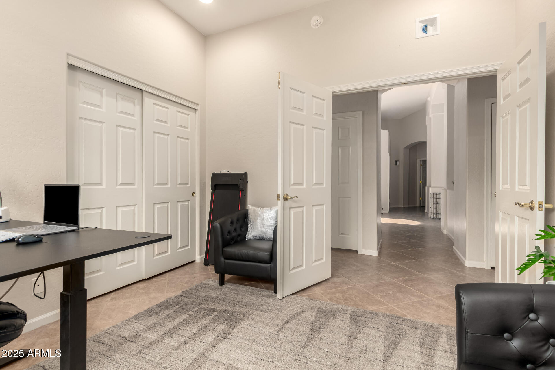 4616 W WHISPERING WIND Drive