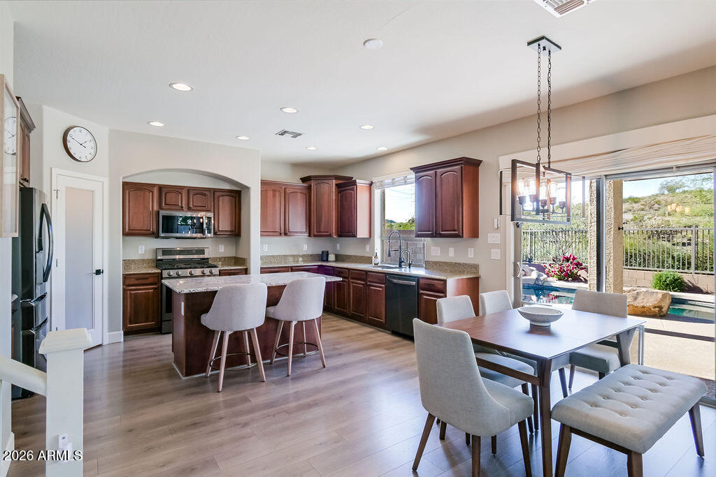 2712 E QUIET HOLLOW Lane