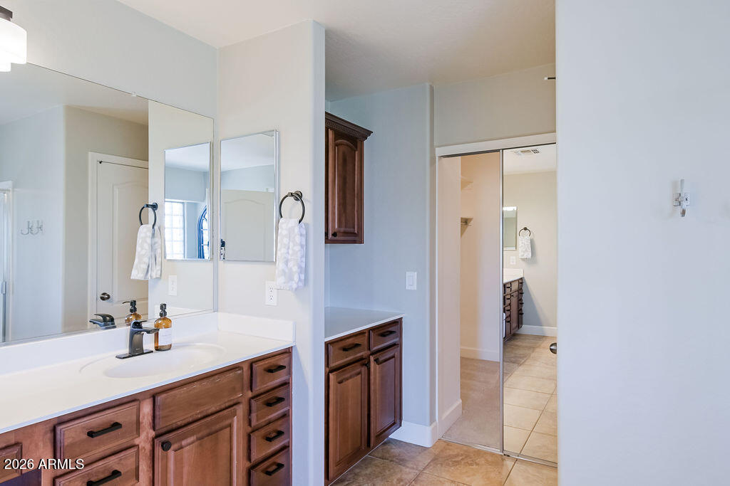 2712 E QUIET HOLLOW Lane