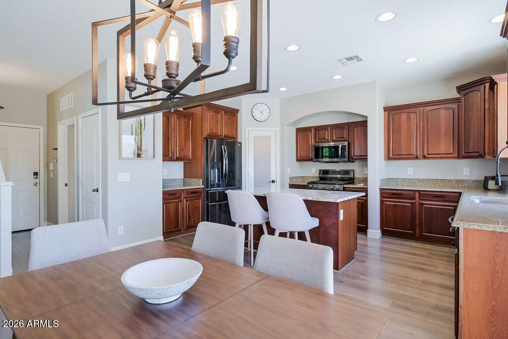 2712 E QUIET HOLLOW Lane