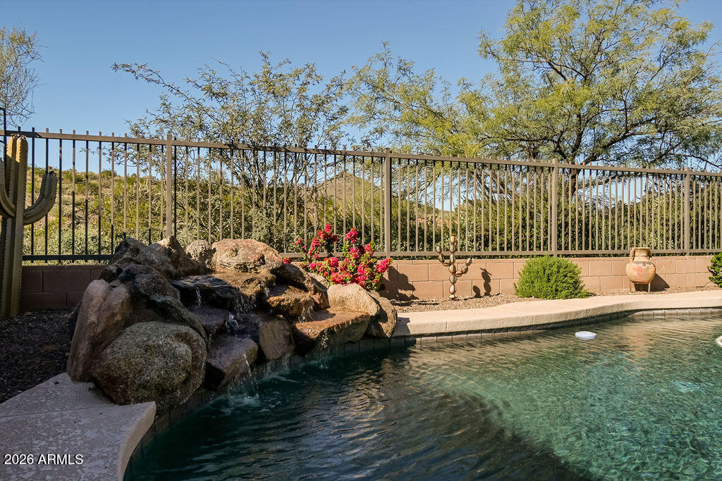 2712 E QUIET HOLLOW Lane