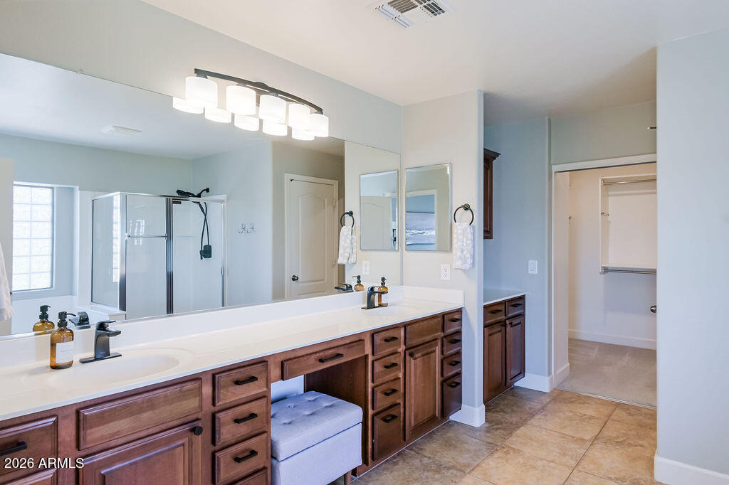 2712 E QUIET HOLLOW Lane