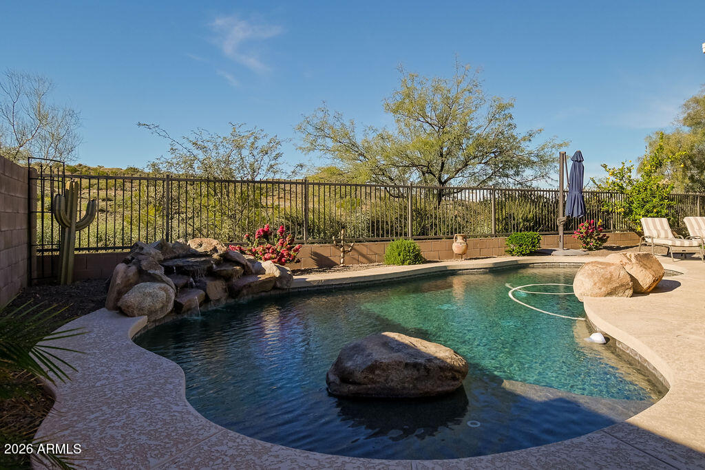 2712 E QUIET HOLLOW Lane