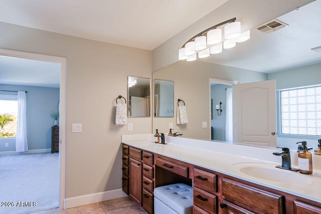 2712 E QUIET HOLLOW Lane