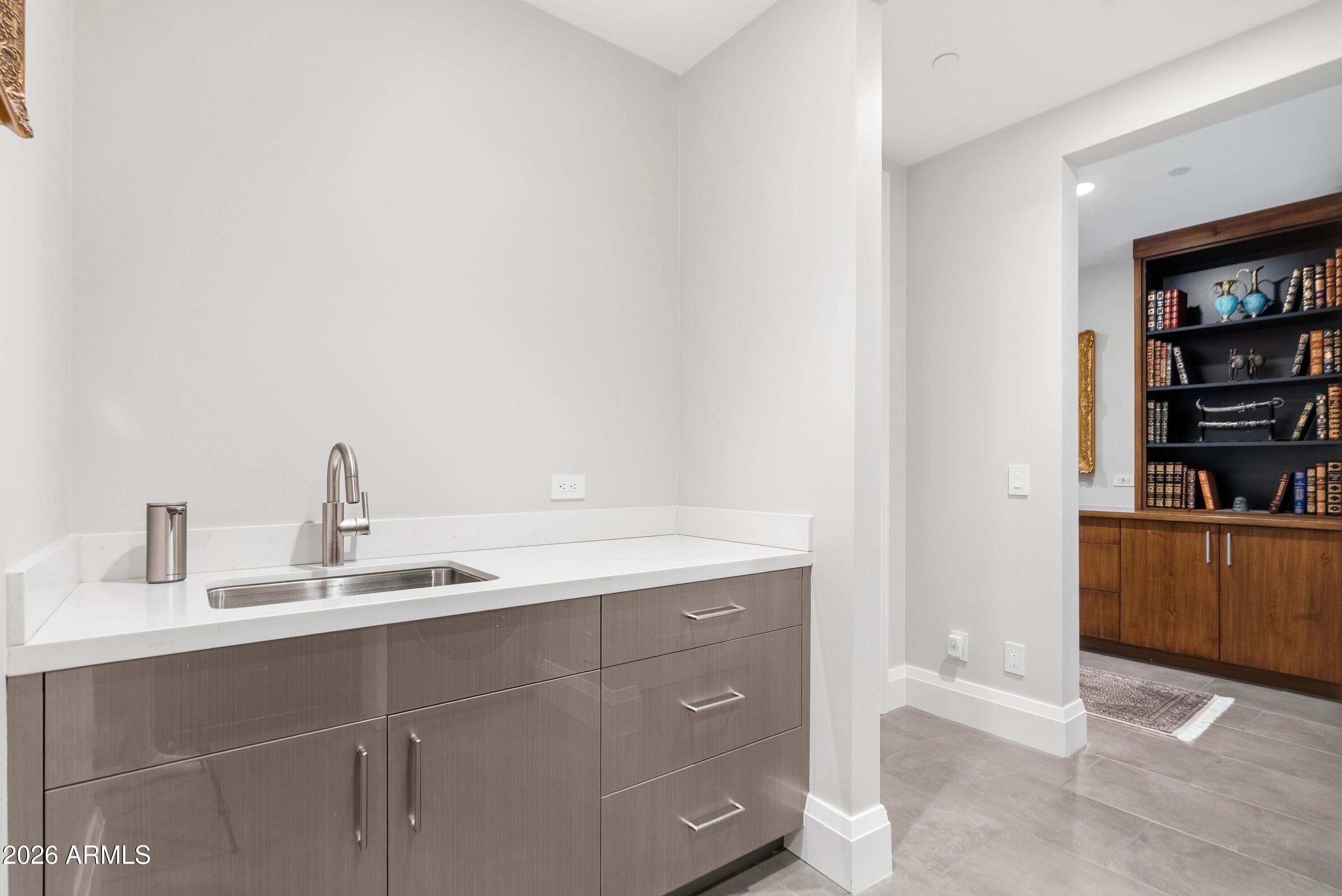 6180 N LAS BRISAS Drive