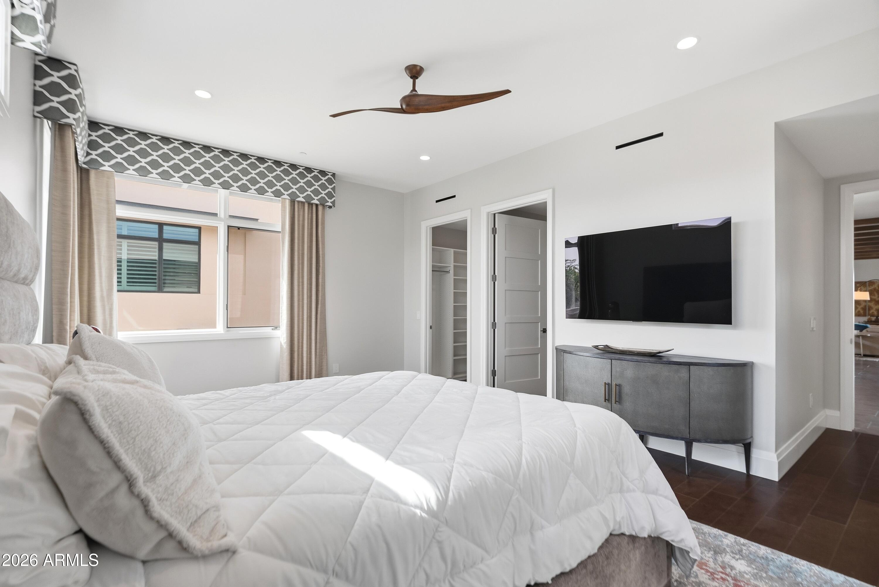 6180 N LAS BRISAS Drive