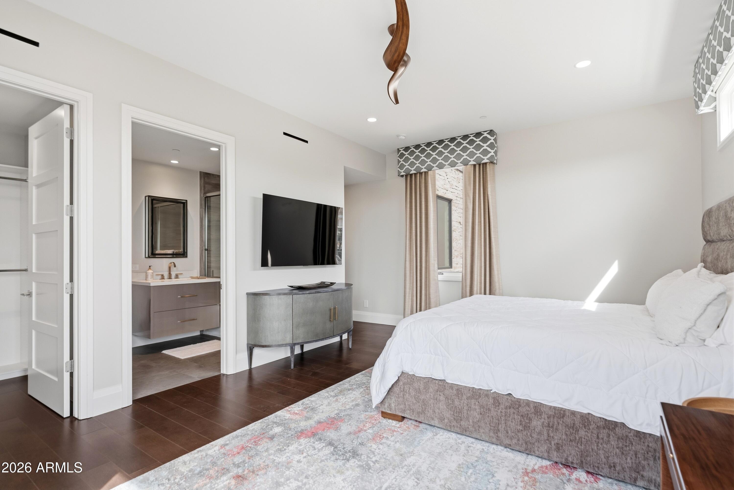 6180 N LAS BRISAS Drive