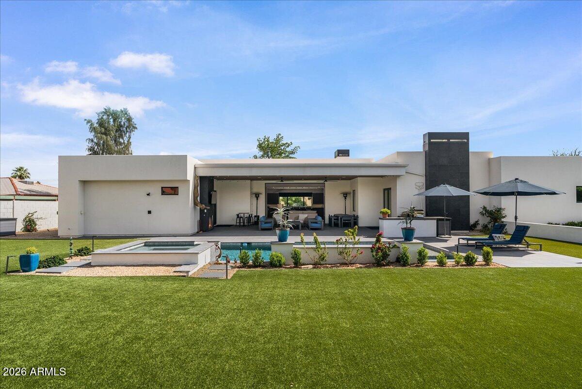 3944 E ROMA Avenue