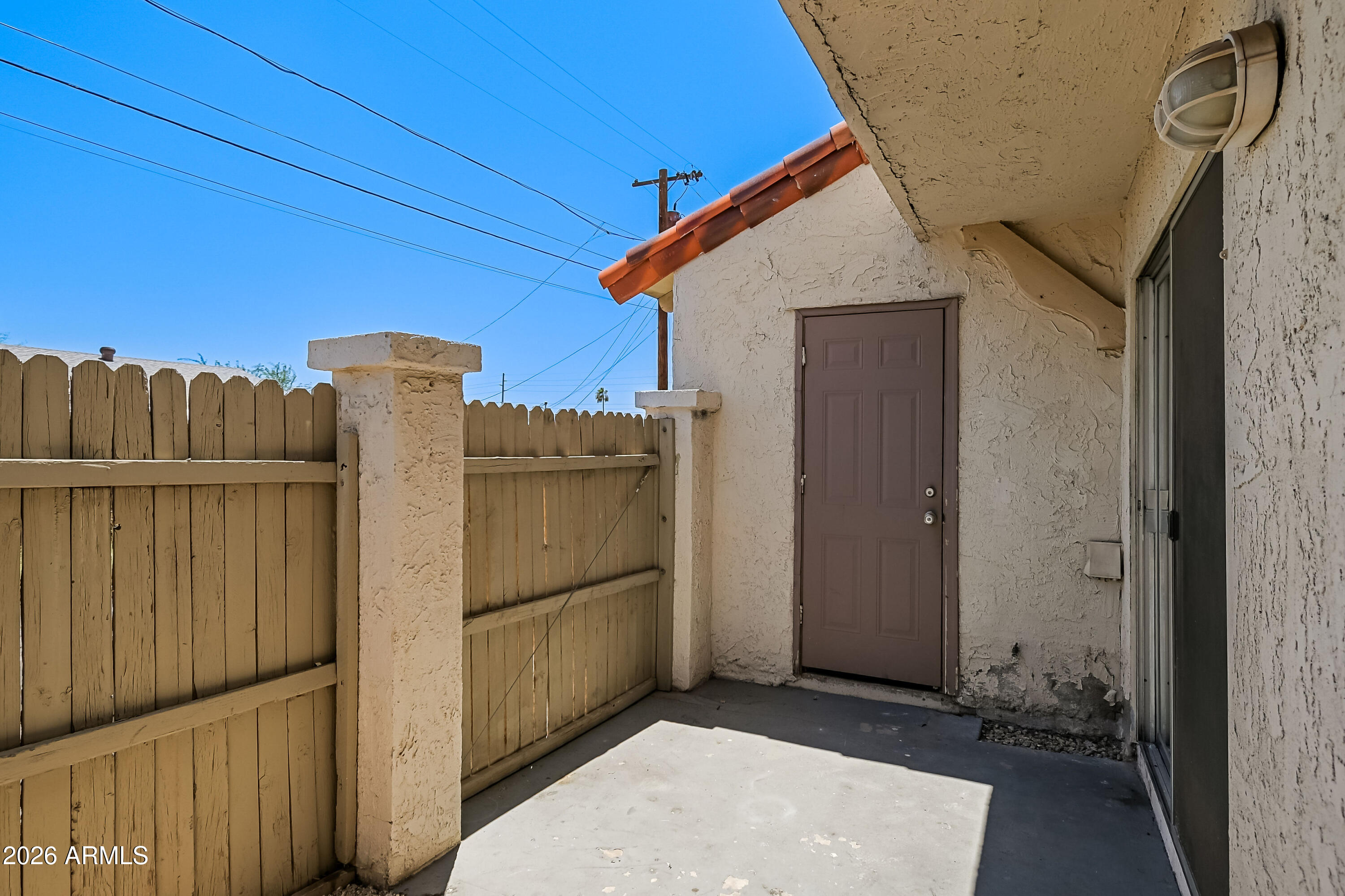 1237 E LAWRENCE Lane