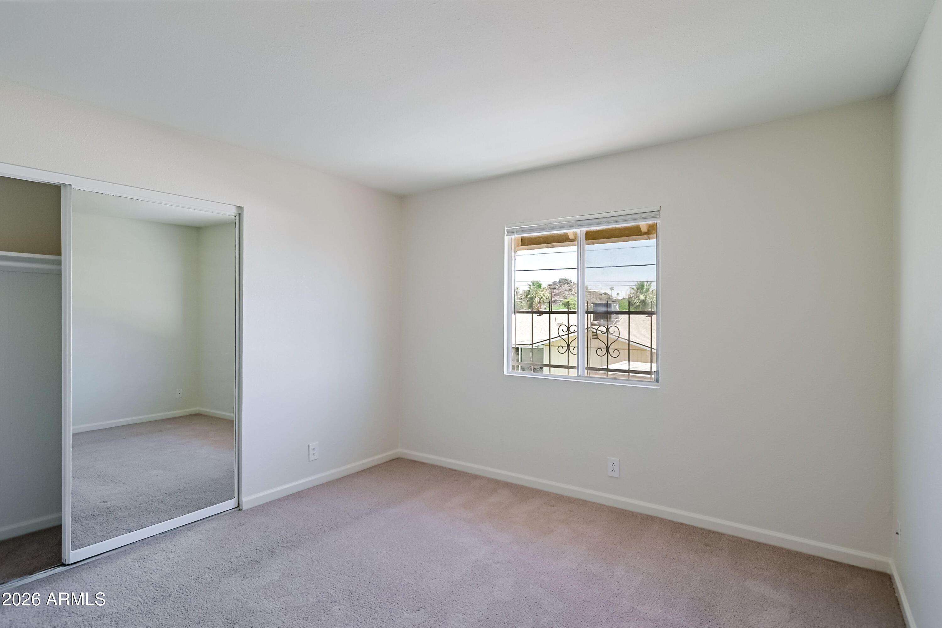 1237 E LAWRENCE Lane