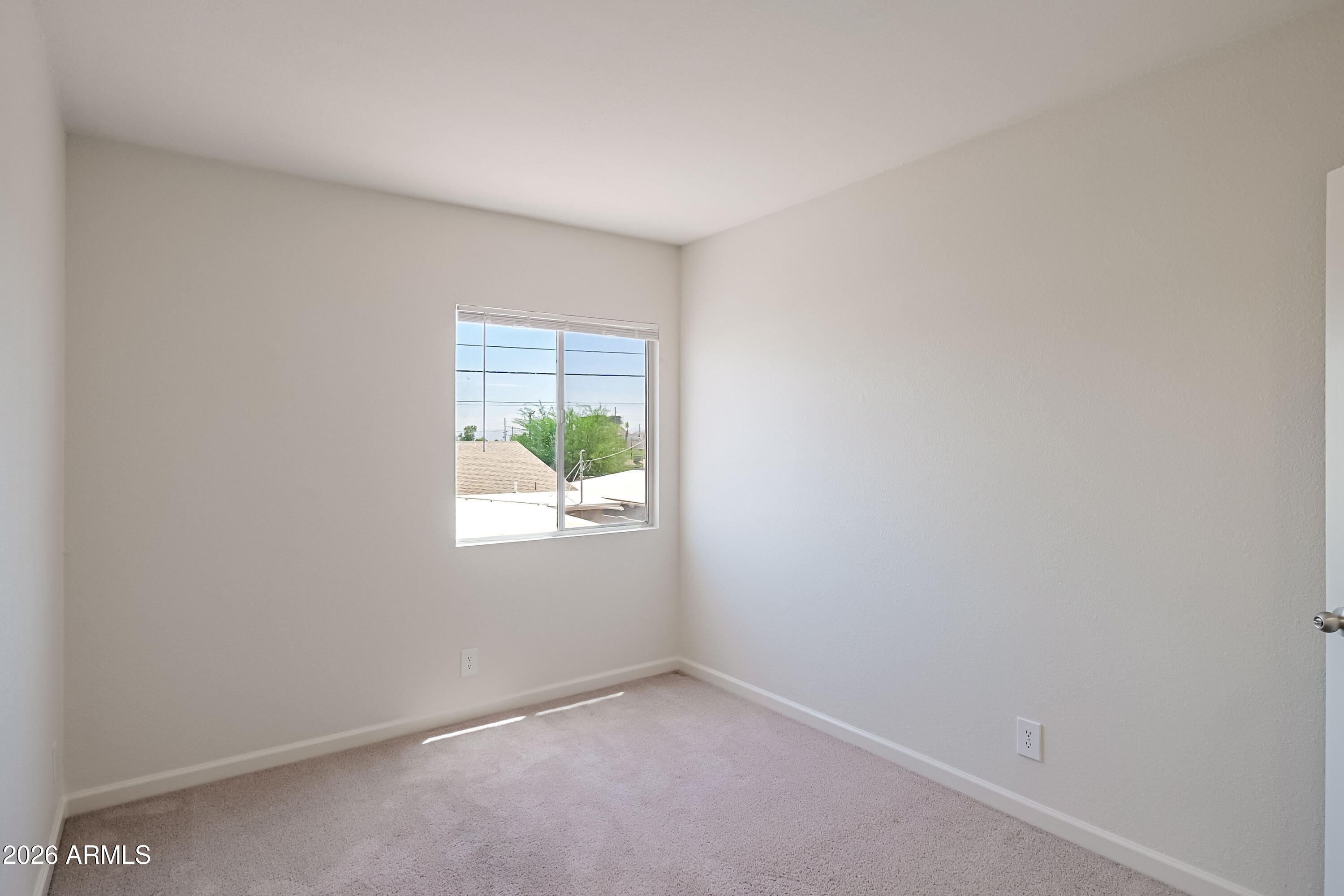 1237 E LAWRENCE Lane