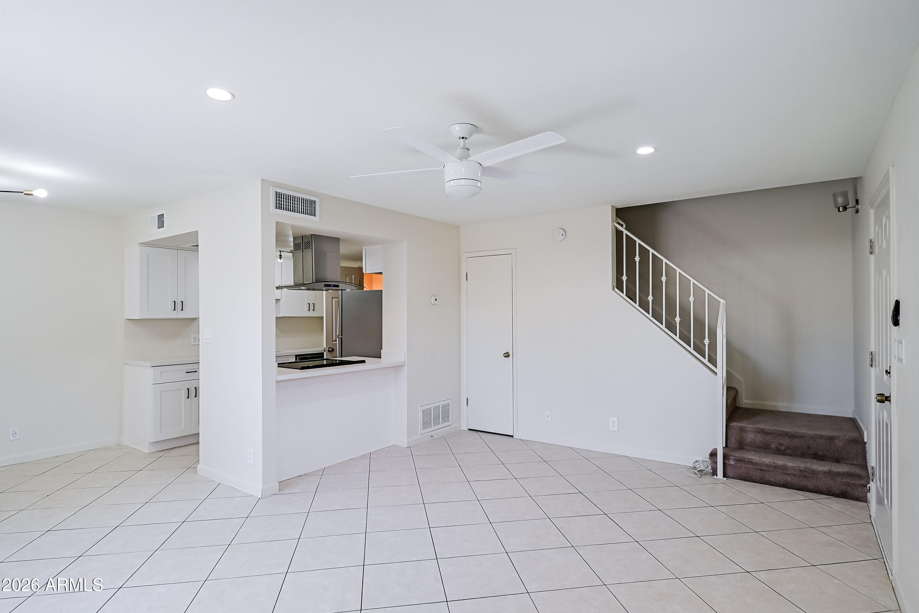 1237 E LAWRENCE Lane