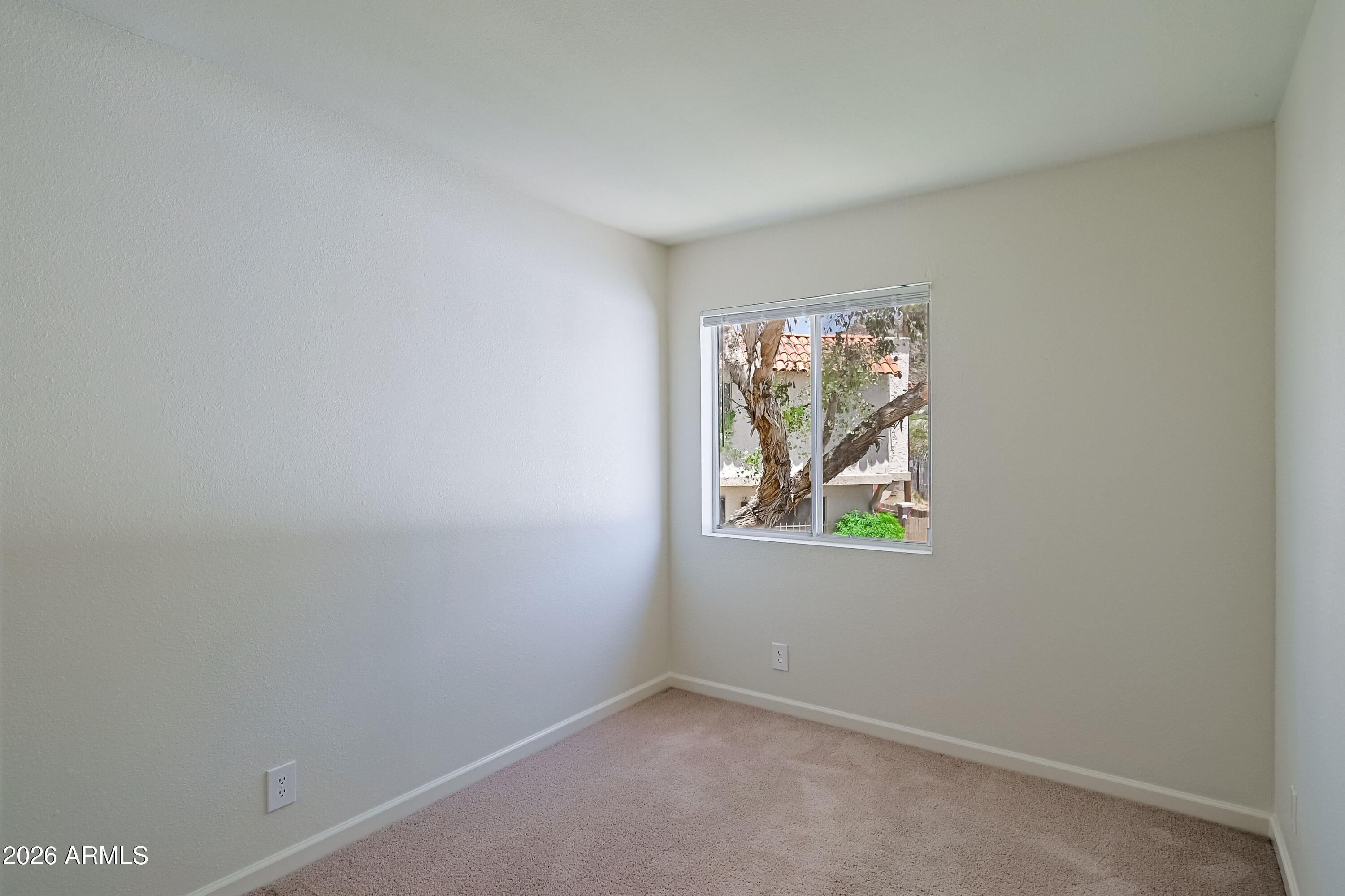 1237 E LAWRENCE Lane