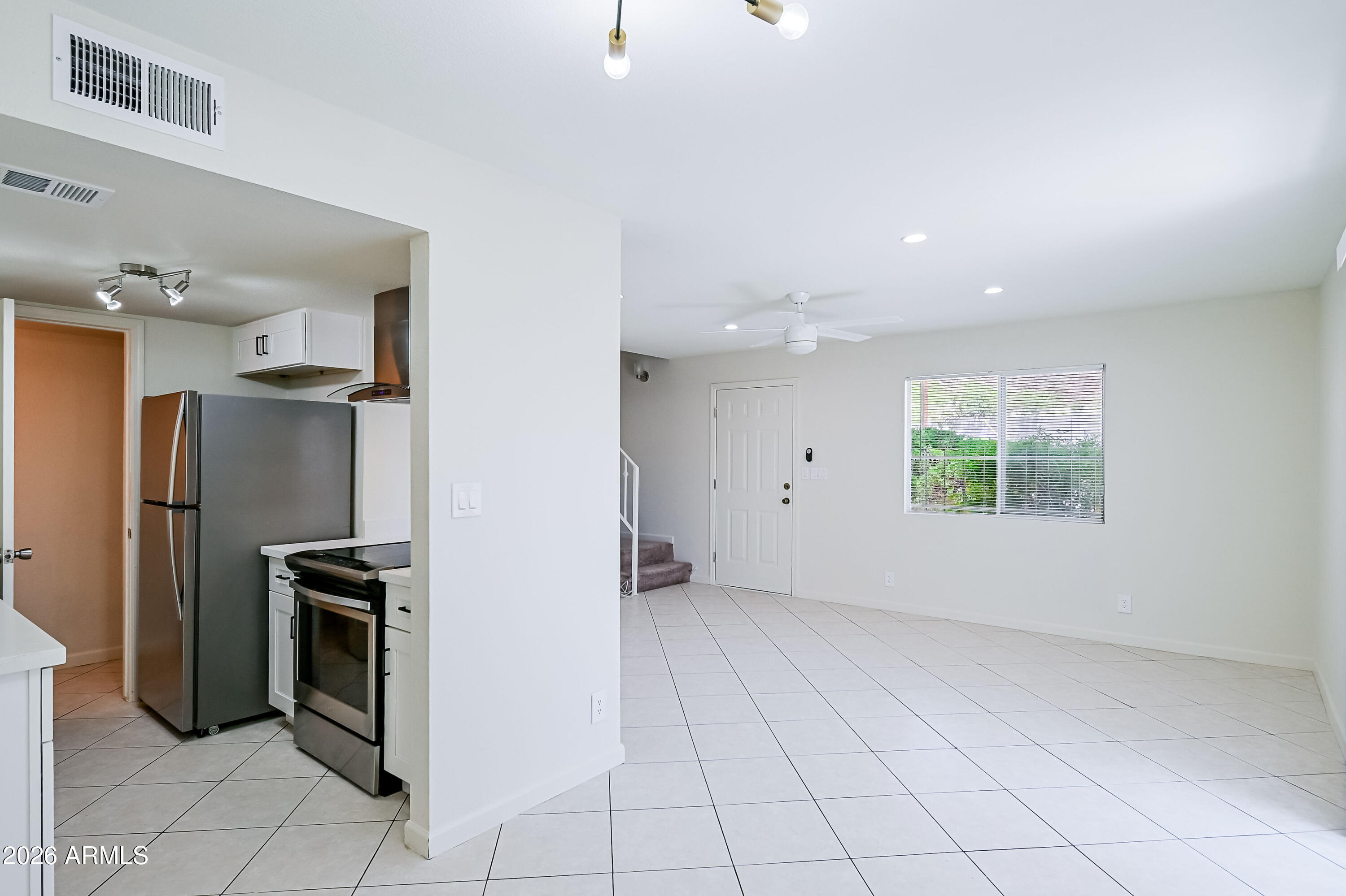 1237 E LAWRENCE Lane