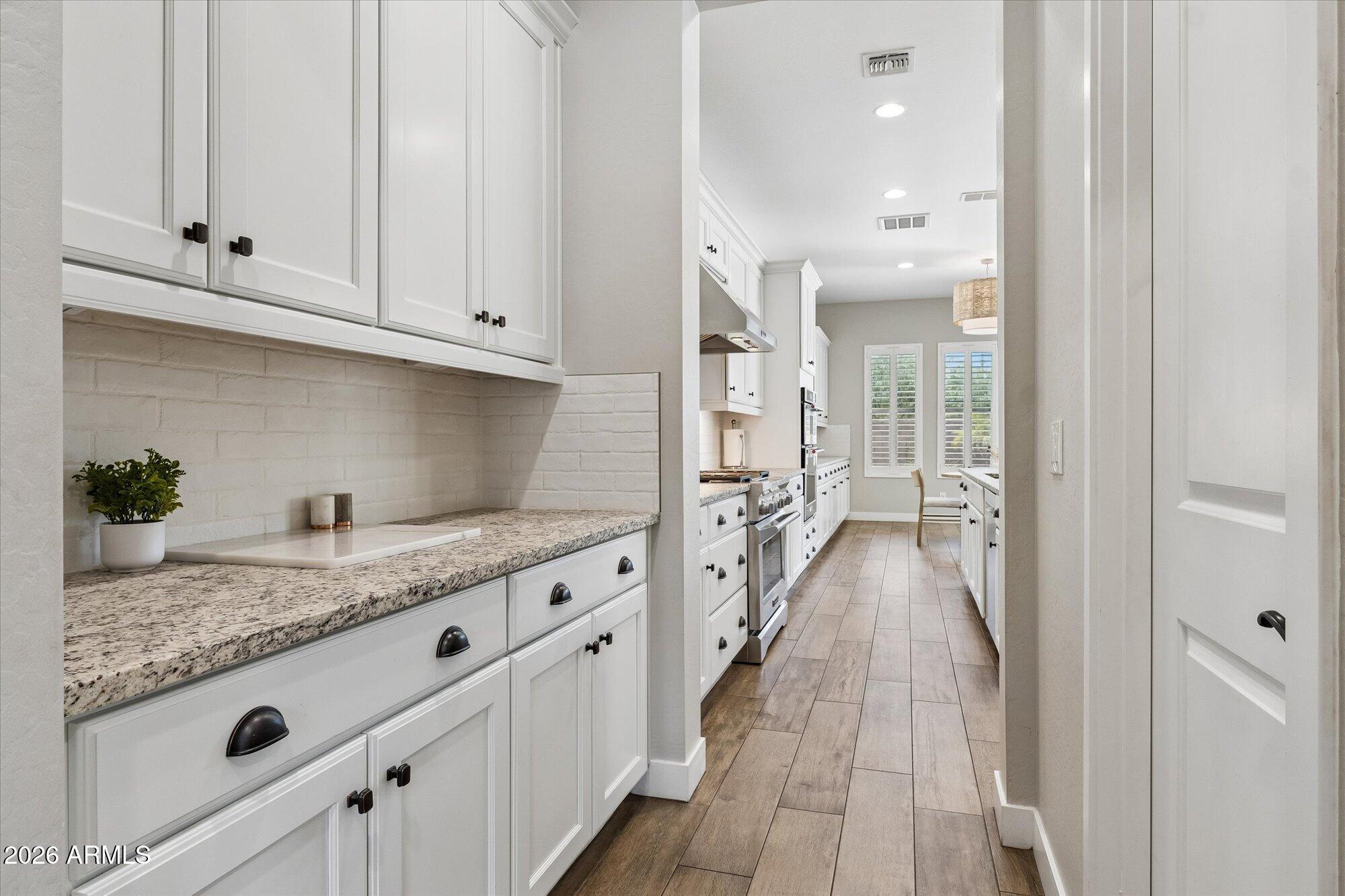2905 E LOS GATOS Drive