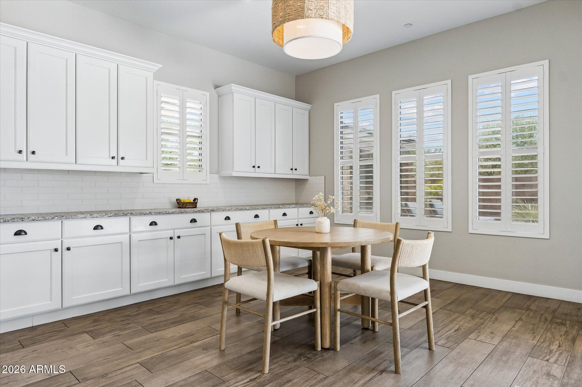 2905 E LOS GATOS Drive