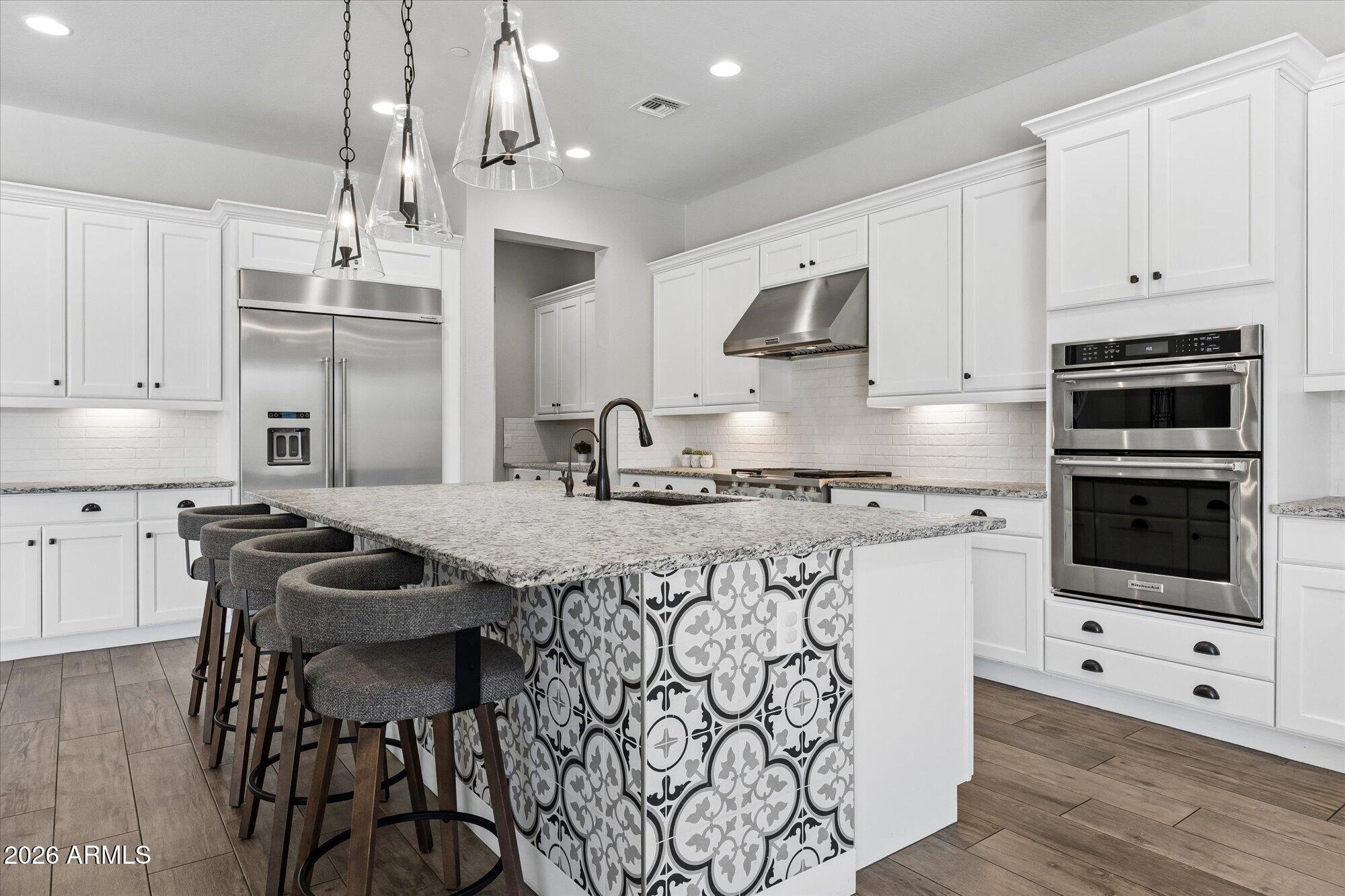 2905 E LOS GATOS Drive