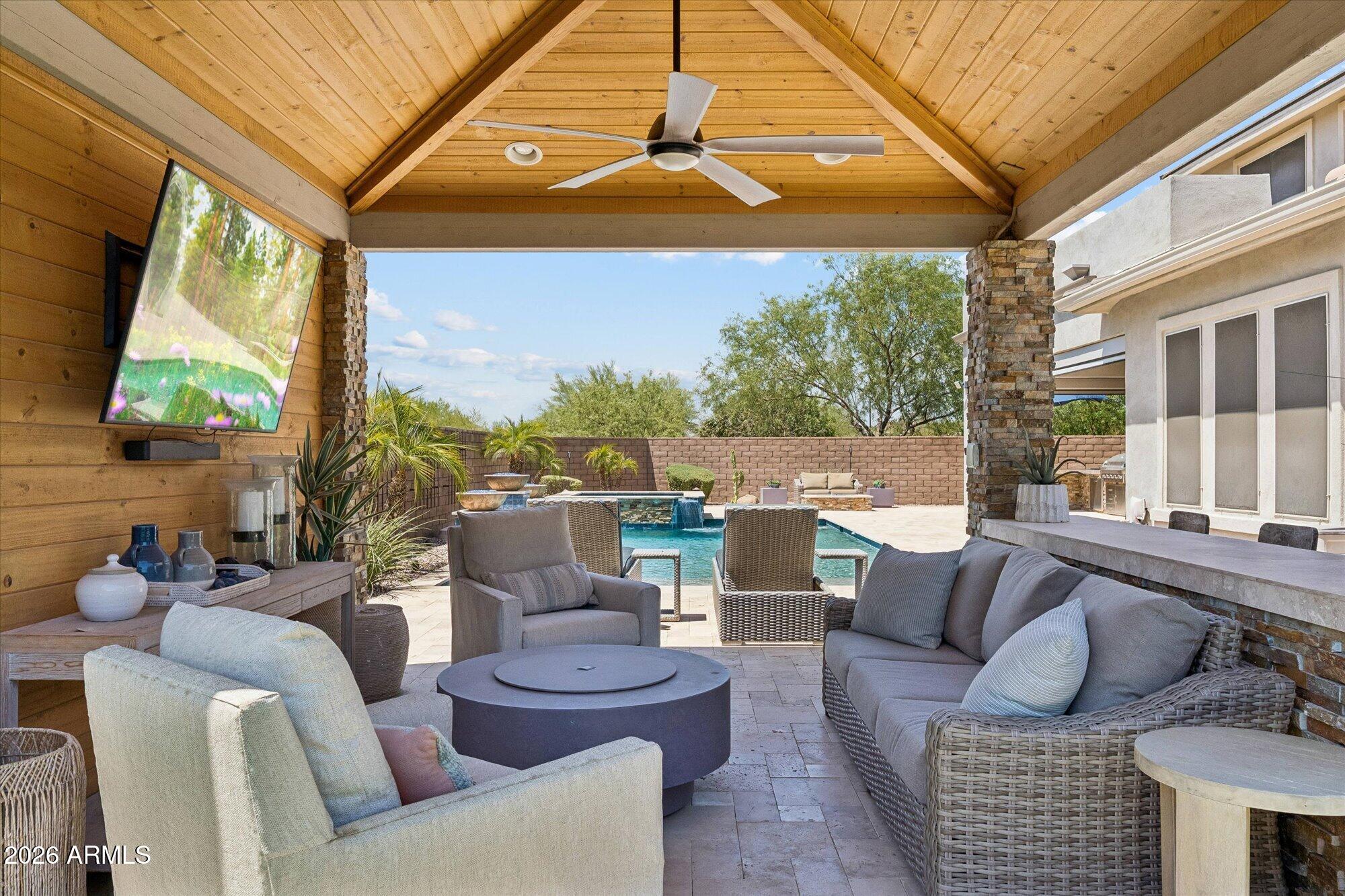 2905 E LOS GATOS Drive