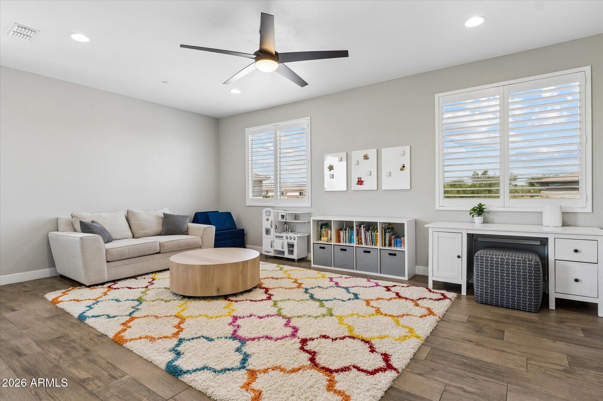 2905 E LOS GATOS Drive