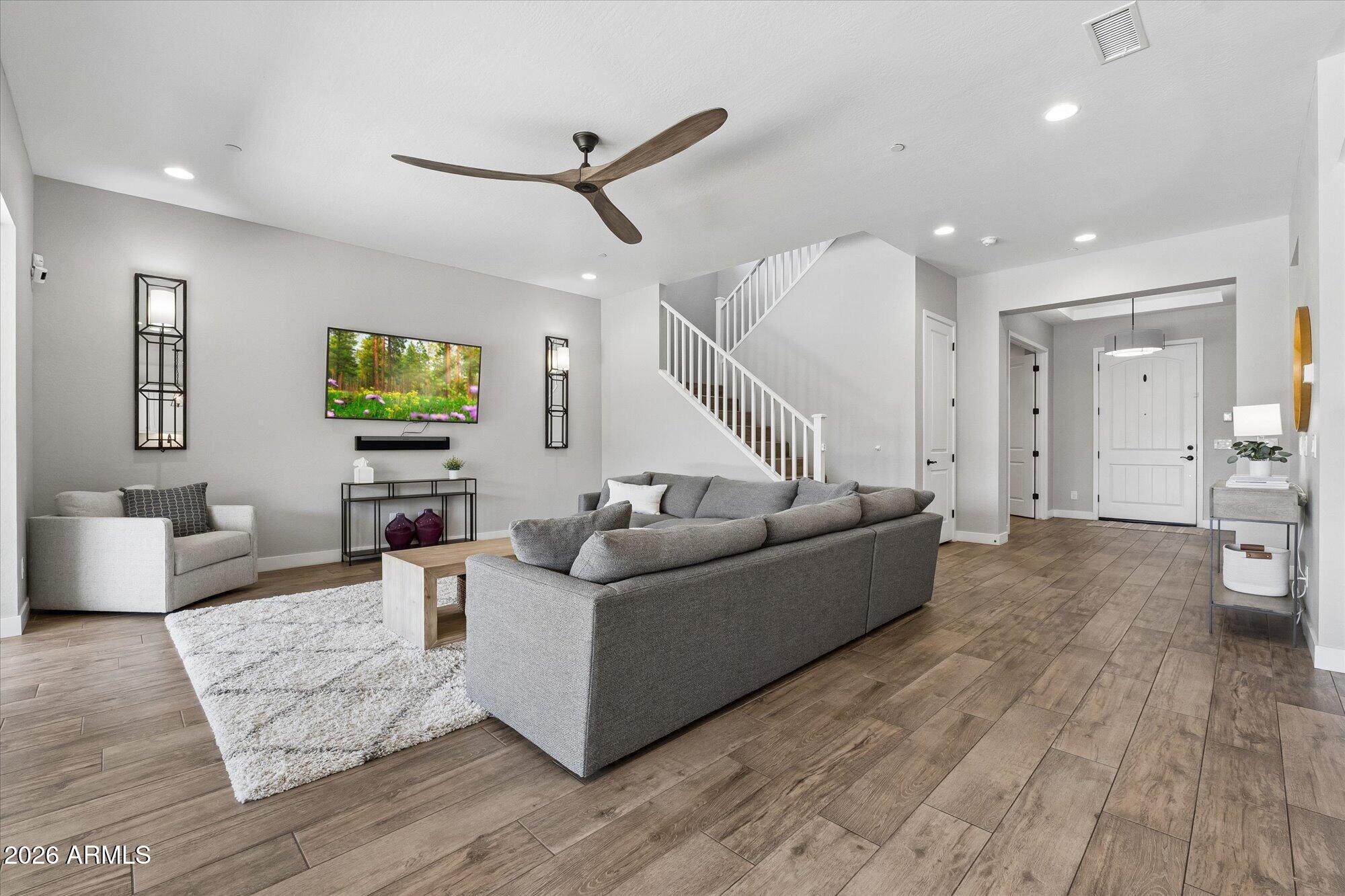 2905 E LOS GATOS Drive