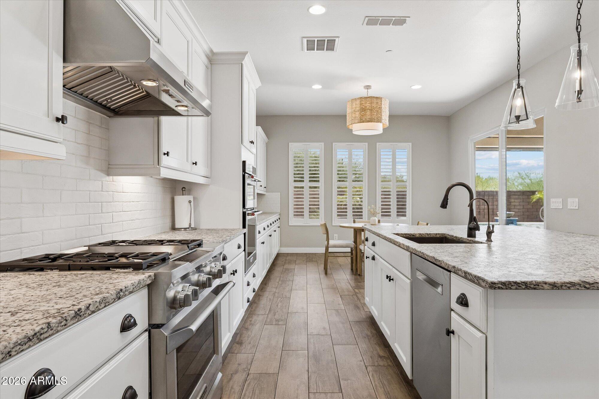 2905 E LOS GATOS Drive