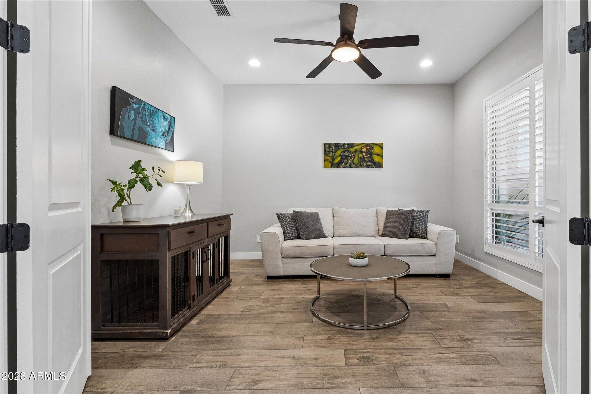 2905 E LOS GATOS Drive