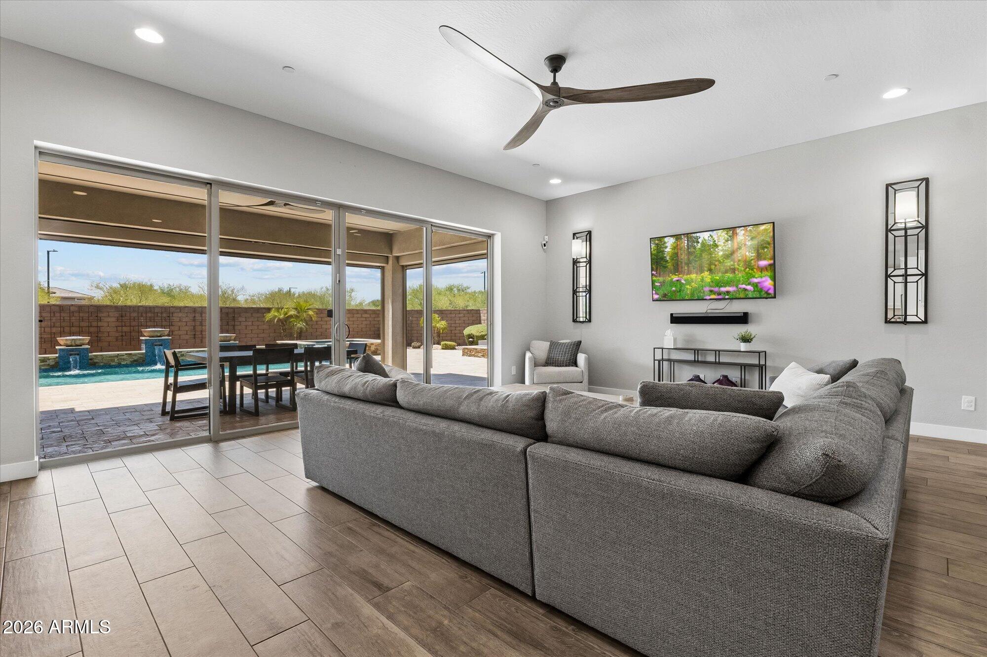 2905 E LOS GATOS Drive
