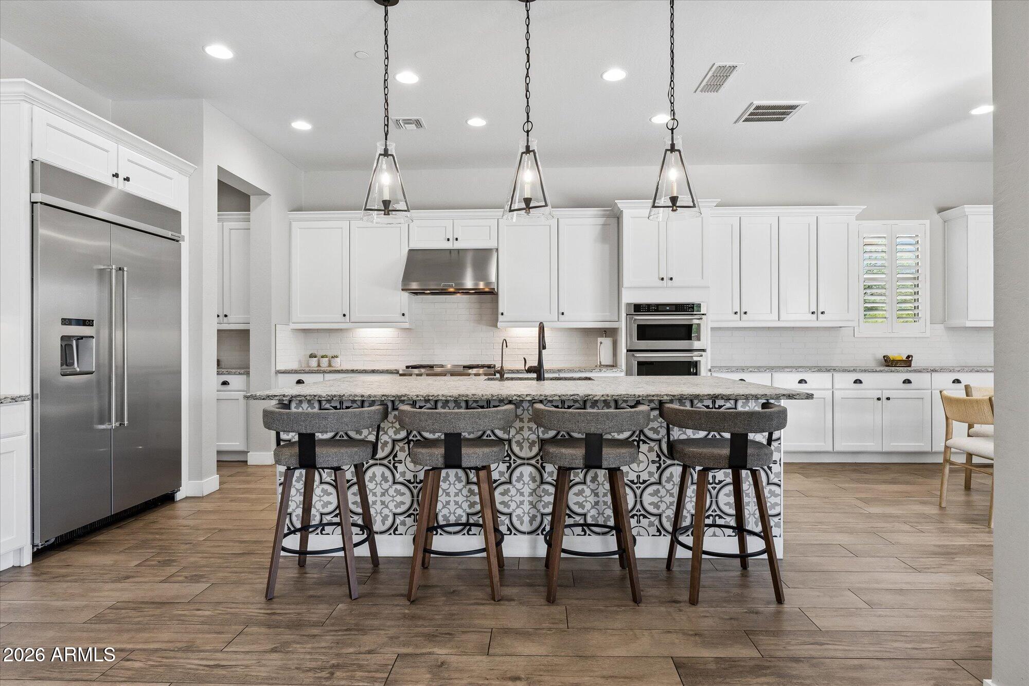 2905 E LOS GATOS Drive