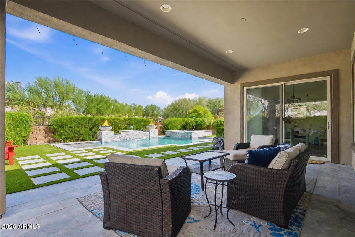 2914 E LOS GATOS Drive