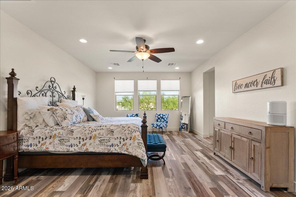 2914 E LOS GATOS Drive