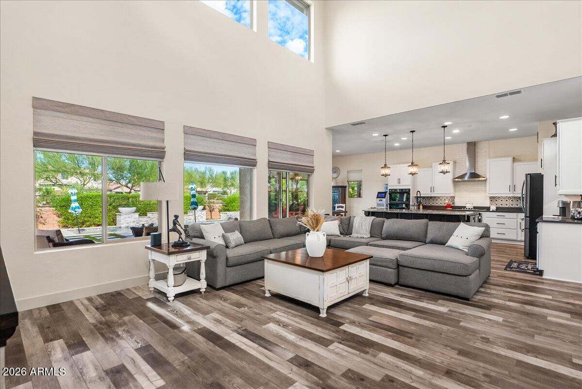 2914 E LOS GATOS Drive