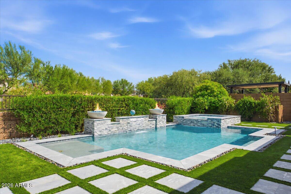 2914 E LOS GATOS Drive