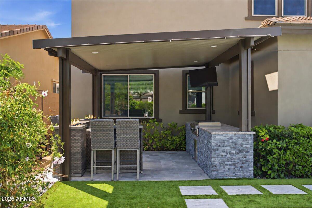 2914 E LOS GATOS Drive