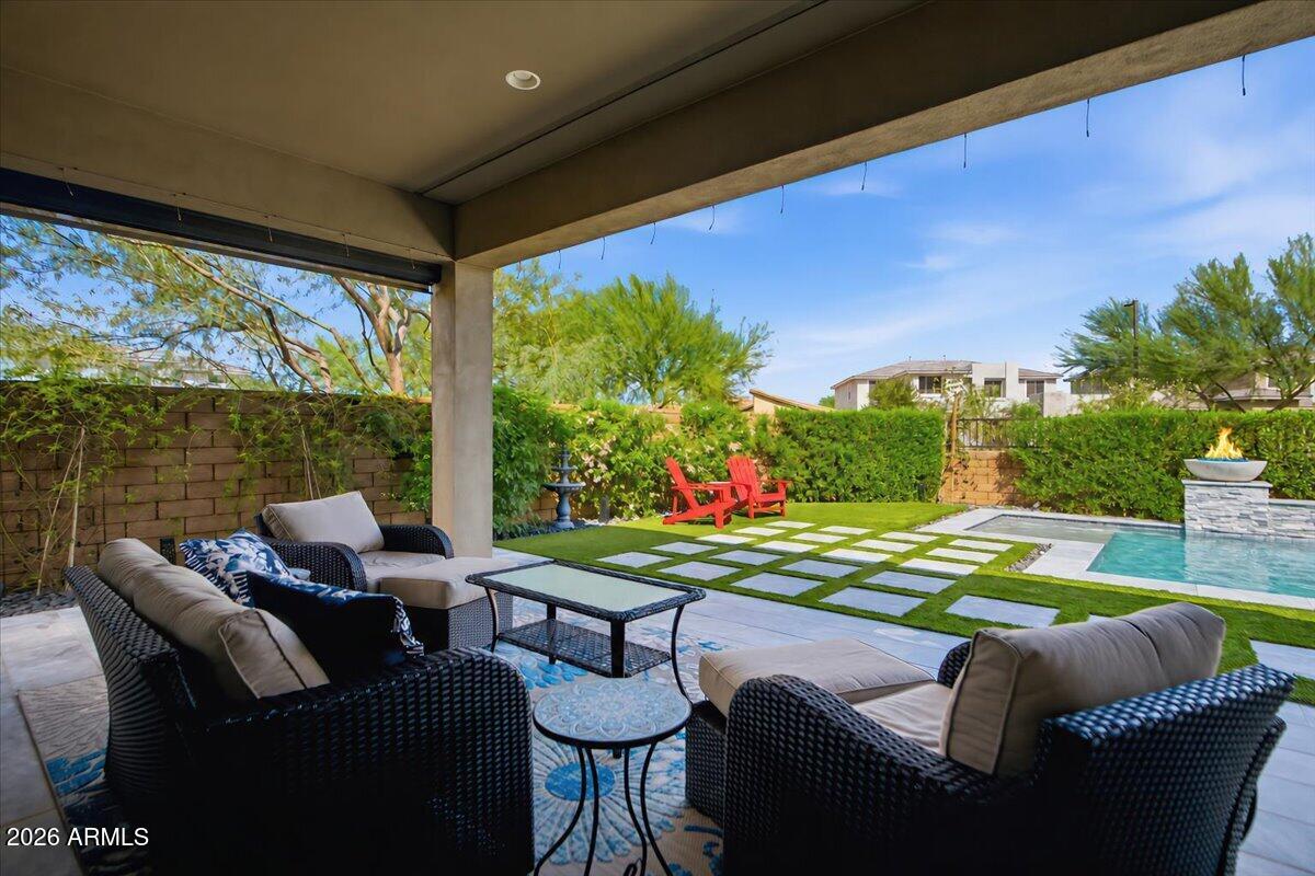 2914 E LOS GATOS Drive