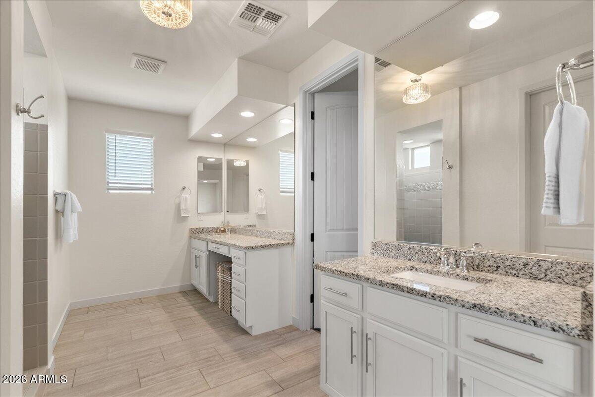 2914 E LOS GATOS Drive