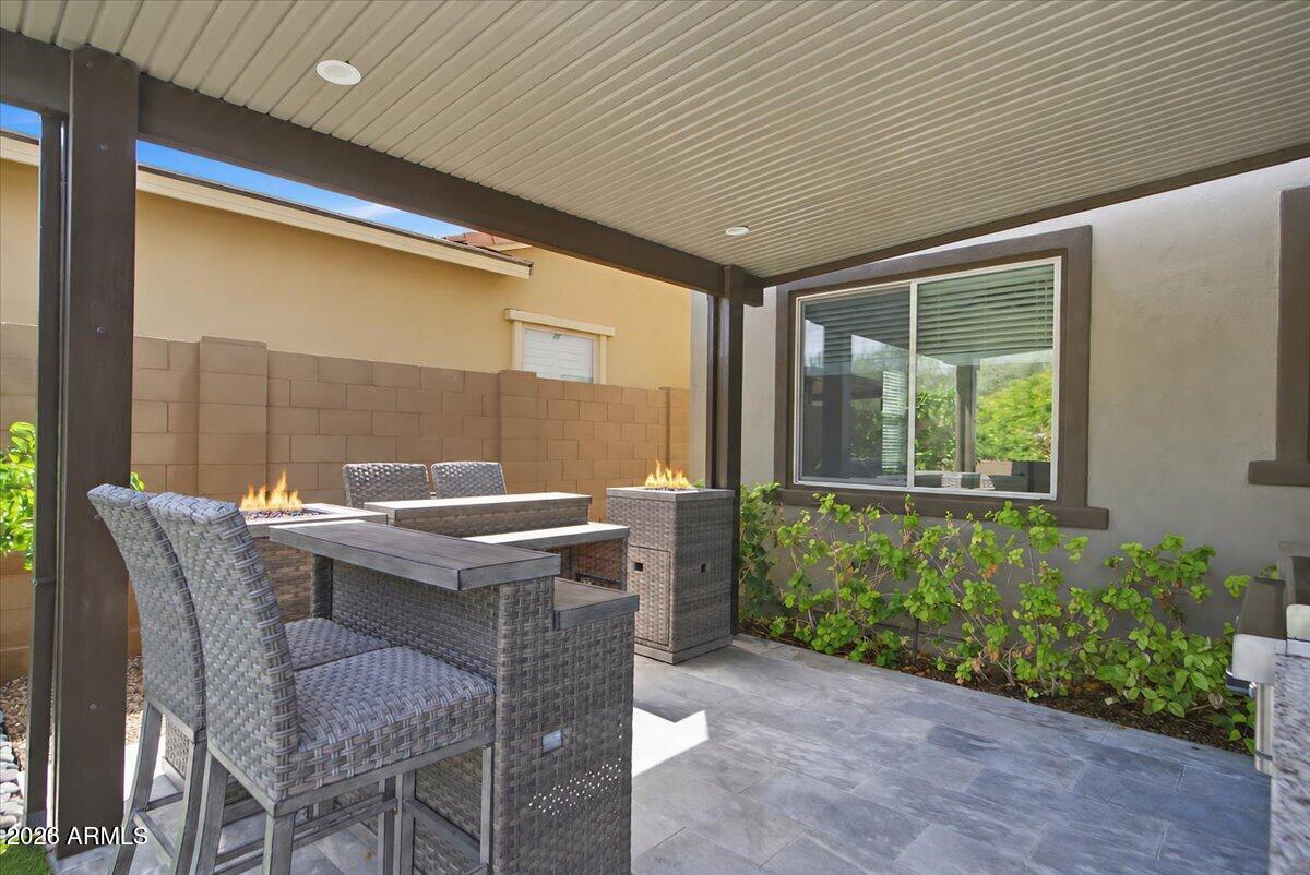 2914 E LOS GATOS Drive
