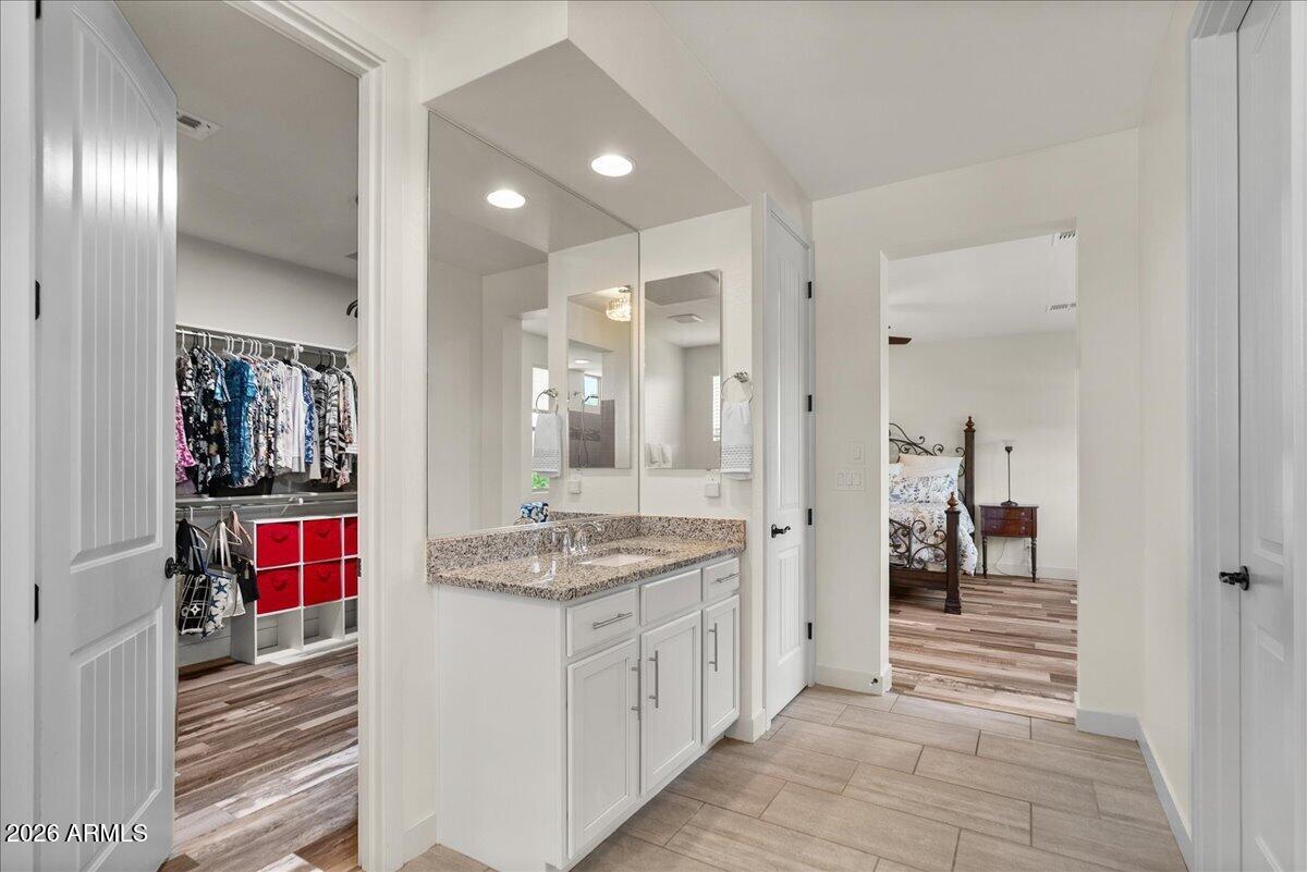 2914 E LOS GATOS Drive