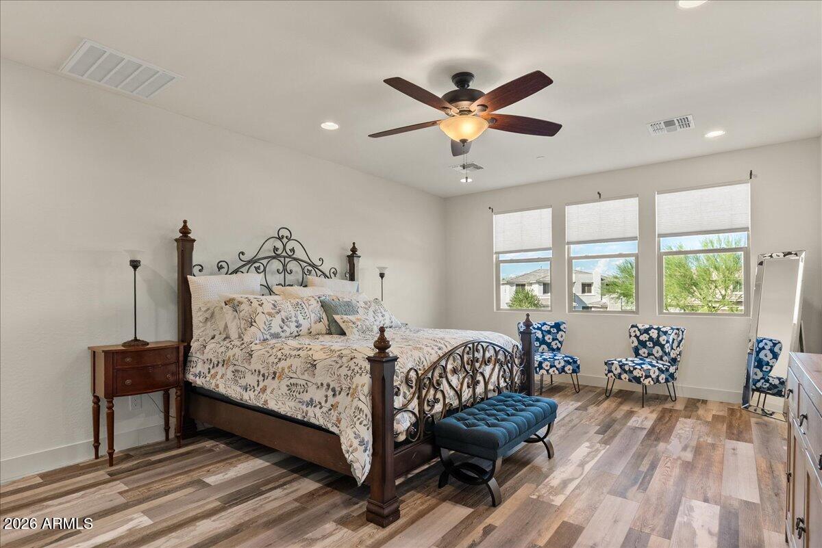 2914 E LOS GATOS Drive