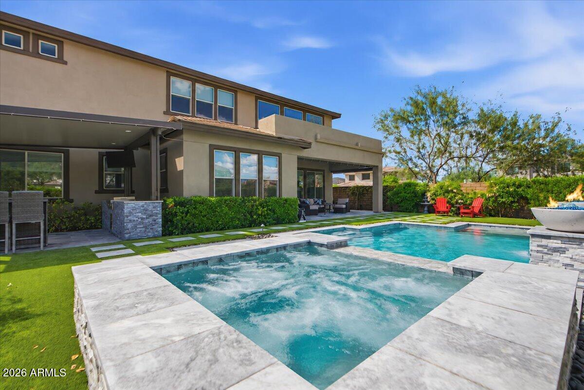 2914 E LOS GATOS Drive