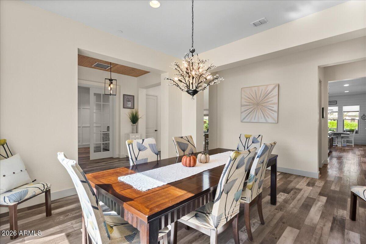 2914 E LOS GATOS Drive