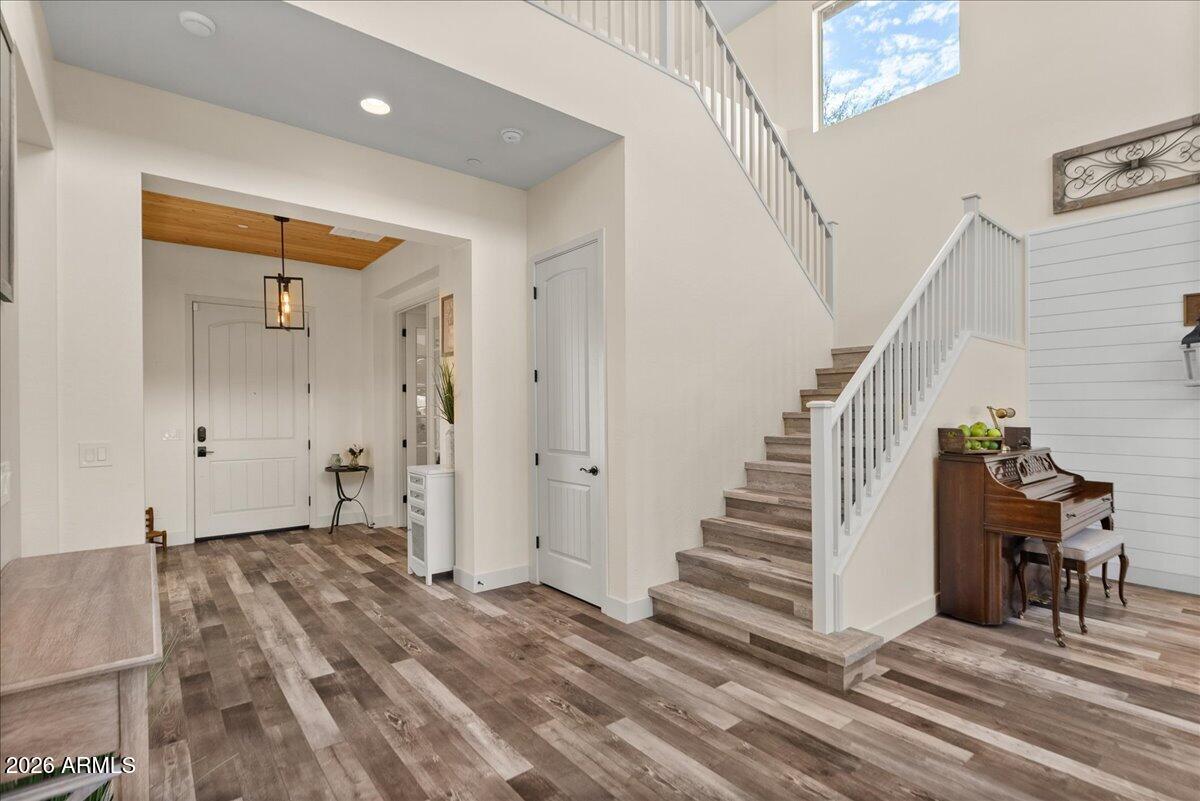 2914 E LOS GATOS Drive