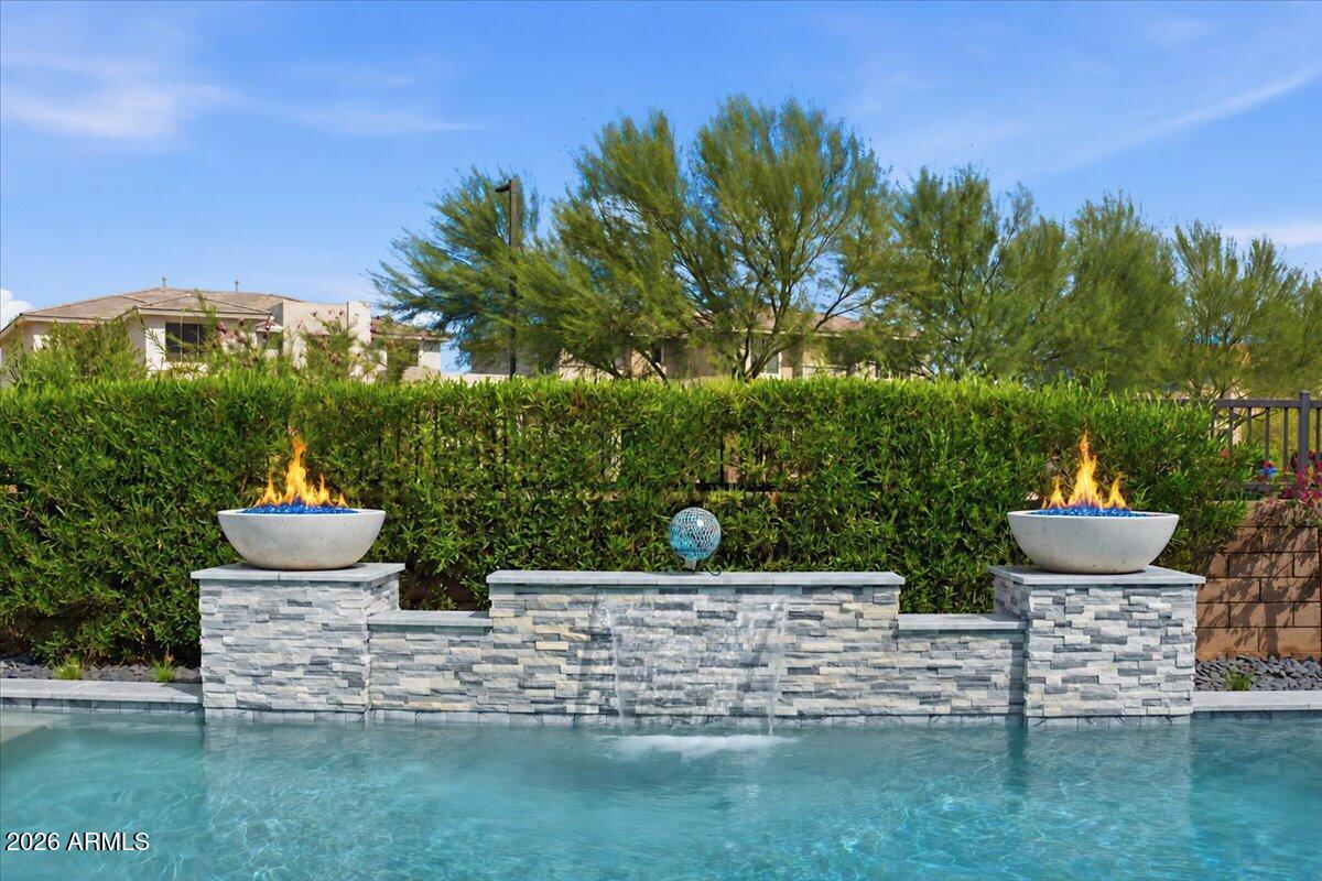 2914 E LOS GATOS Drive