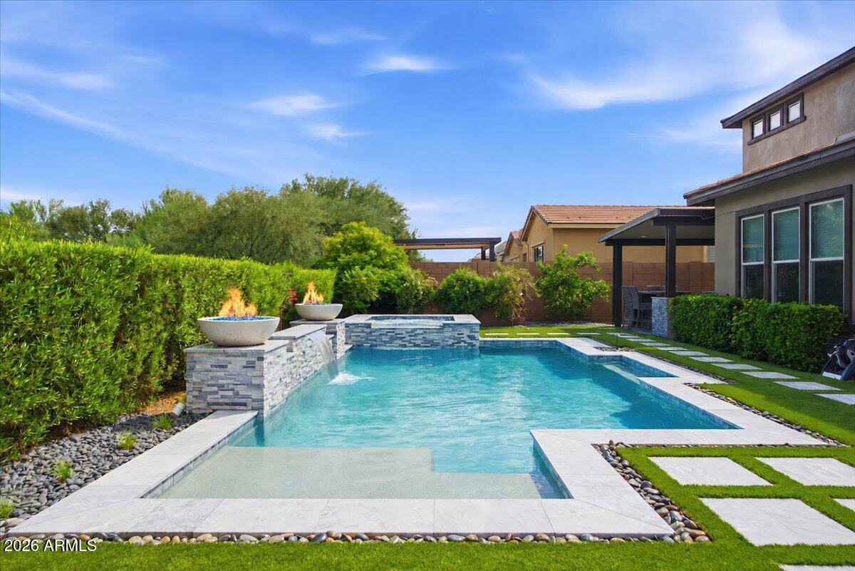 2914 E LOS GATOS Drive