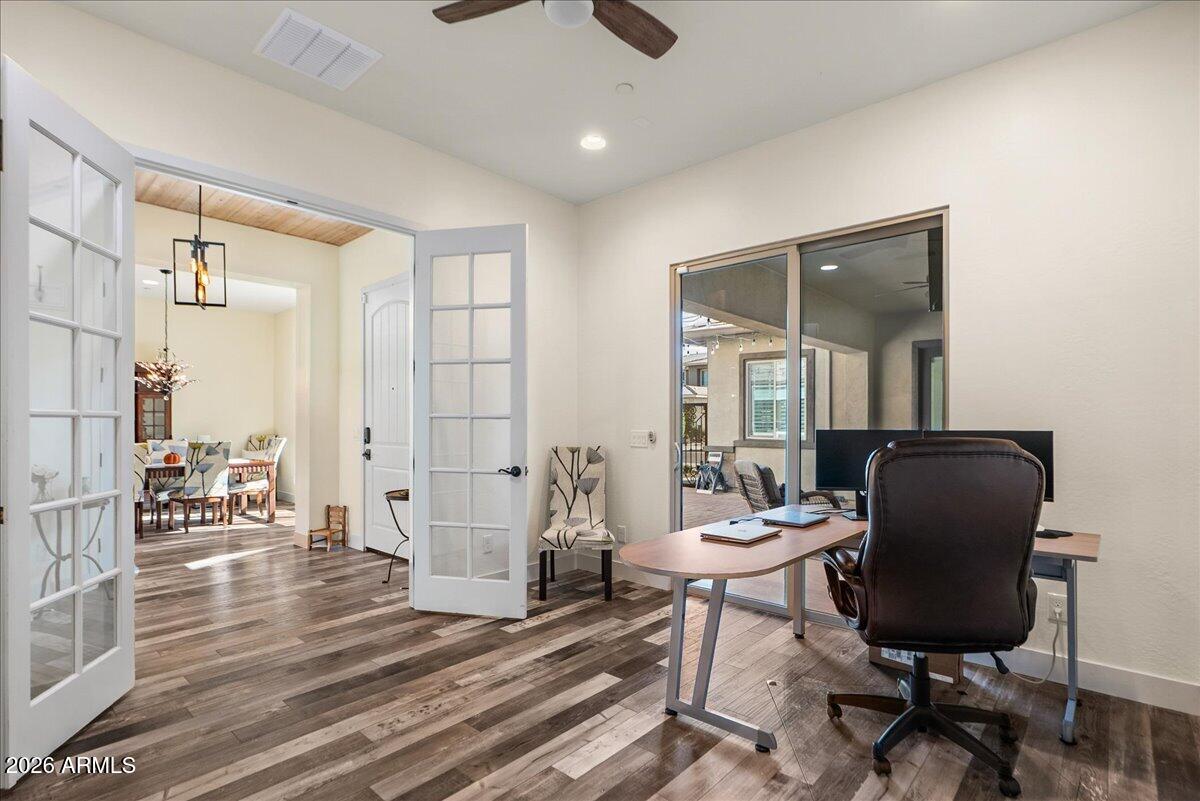 2914 E LOS GATOS Drive