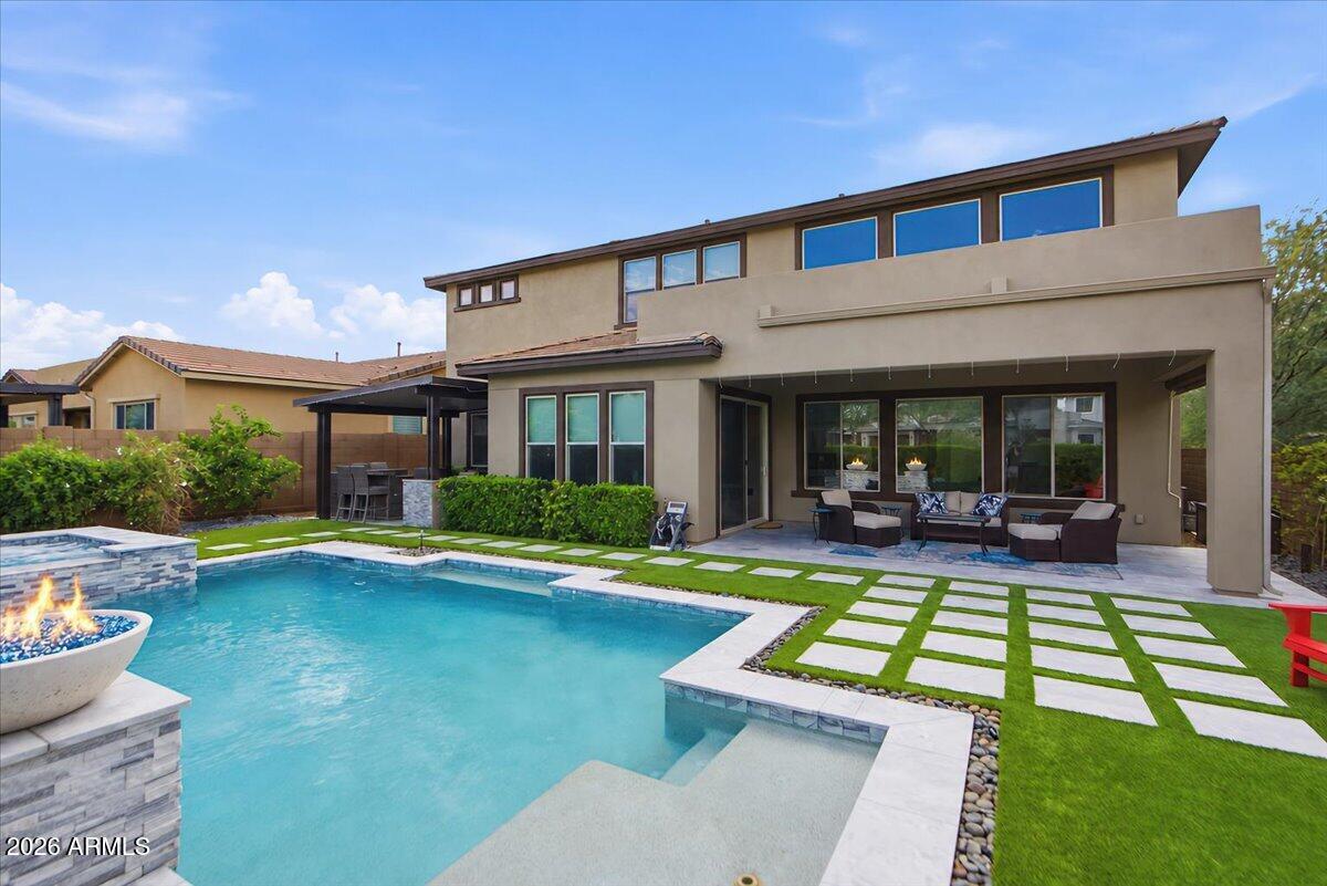 2914 E LOS GATOS Drive