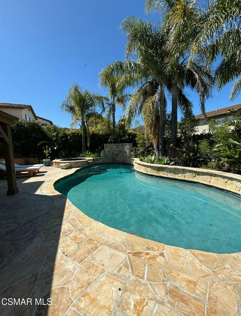 653 Camino De La Luz