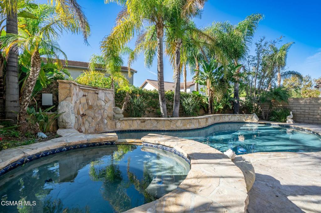 653 Camino De La Luz