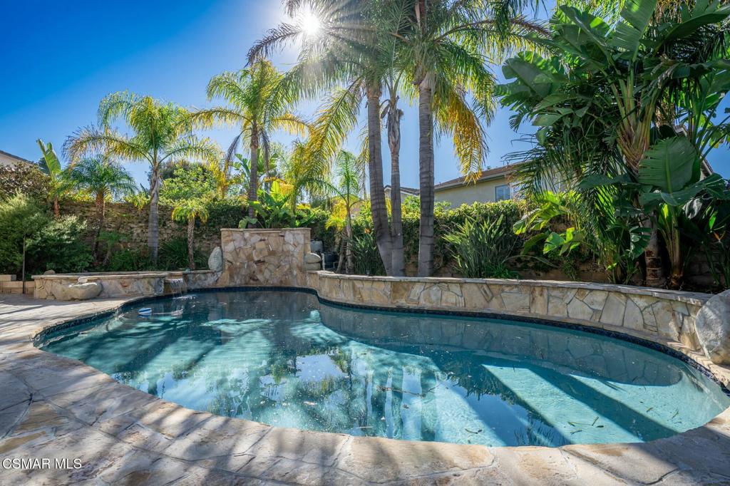 653 Camino De La Luz