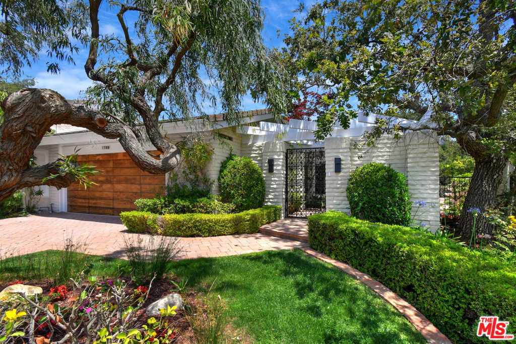 1708 Royal Saint George Drive